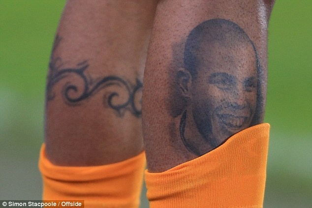 Tuyen thu Uruguay xam hinh Ro beo len bap chan hinh anh