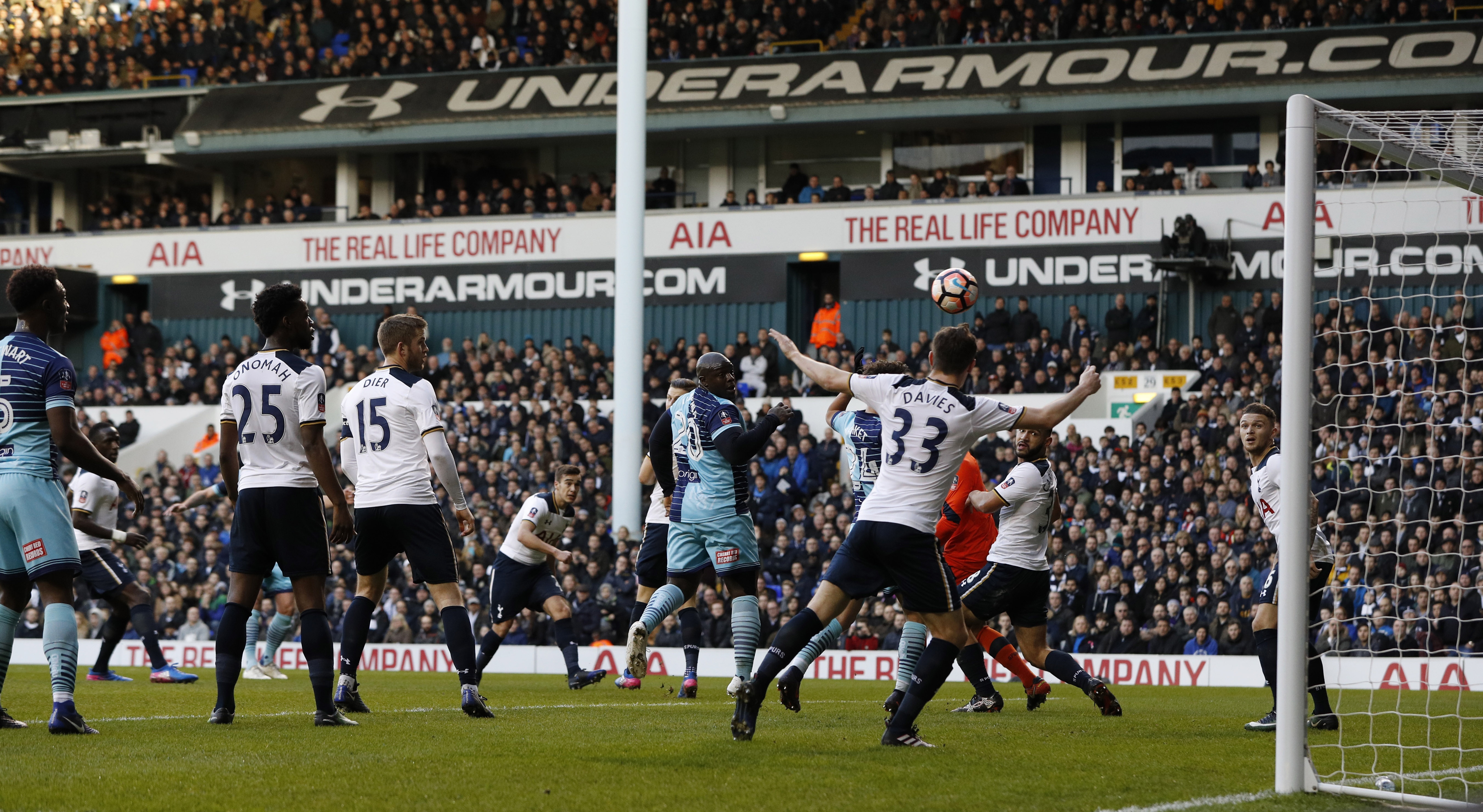 Tottenham loi nguoc dong truoc CLB hang tu anh 3
