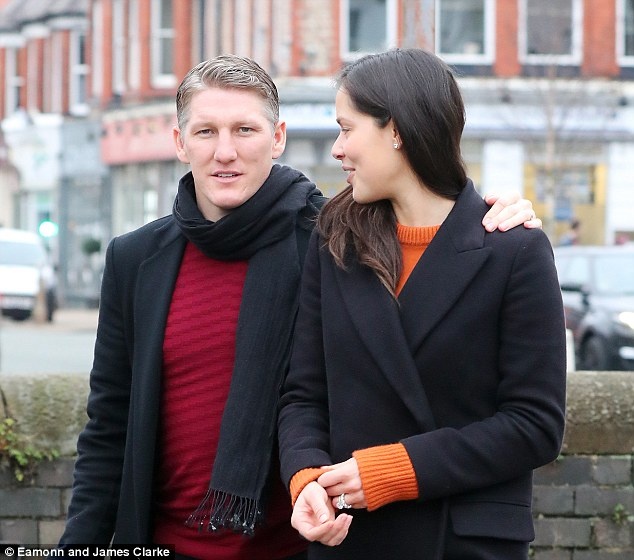 Schweinsteiger được Mourinho giữ chân ảnh 1 Schweinsteiger duoc Mourinho giu chan anh 1