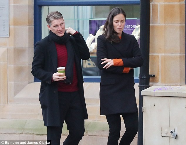 Schweinsteiger được Mourinho giữ chân ảnh 3 Schweinsteiger duoc Mourinho giu chan anh 3