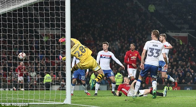 Schweinsteiger được Mourinho giữ chân ảnh 6 Schweinsteiger duoc Mourinho giu chan anh 6