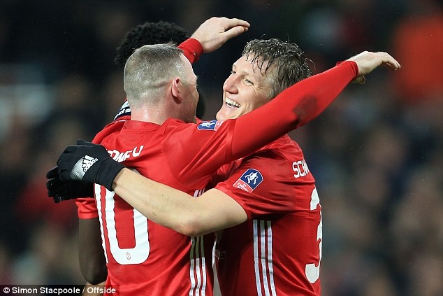 Schweinsteiger được Mourinho giữ chân ảnh 7 Schweinsteiger duoc Mourinho giu chan anh 7