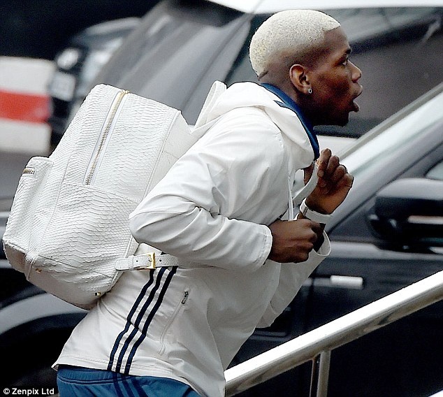 Pogba lại làm người hâm mộ lo sốt vó ảnh 1 Pogba lai lam nguoi ham mo lo sot vo anh 1