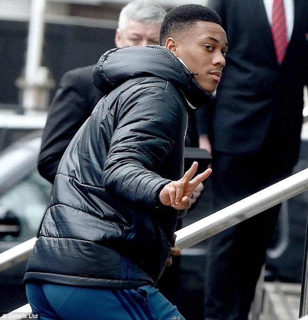 Pogba lại làm người hâm mộ lo sốt vó ảnh 5 Pogba lai lam nguoi ham mo lo sot vo anh 5