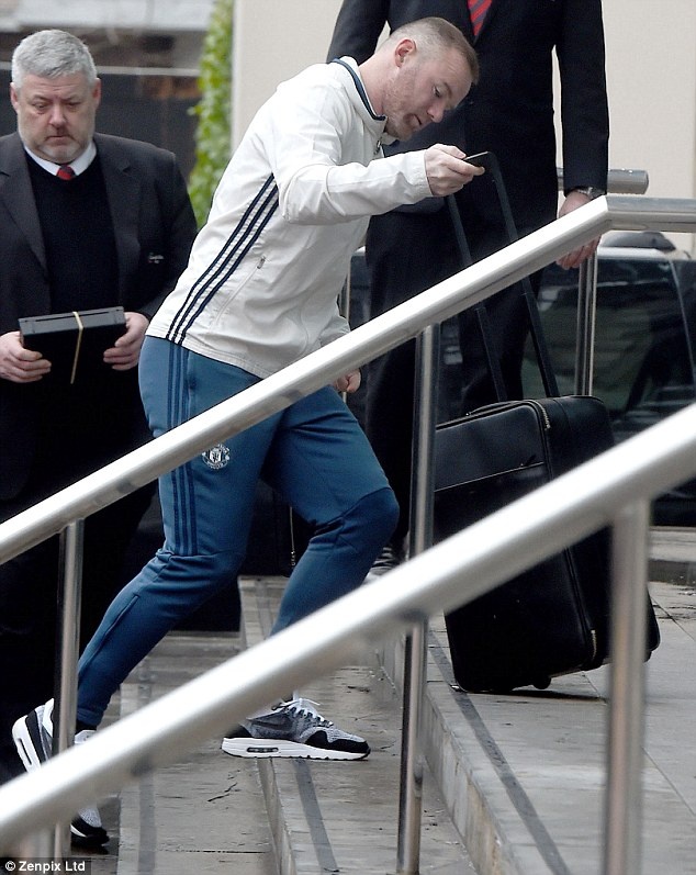 Pogba lại làm người hâm mộ lo sốt vó ảnh 7 Pogba lai lam nguoi ham mo lo sot vo anh 7