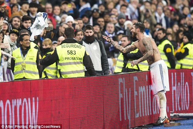 Ramos doi ao voi CDV de lay tui thit lon anh 2