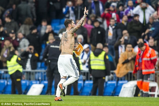 Ramos doi ao voi CDV de lay tui thit lon anh 3