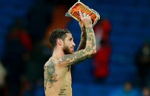 Ramos doi ao voi CDV de lay tui thit lon hinh anh