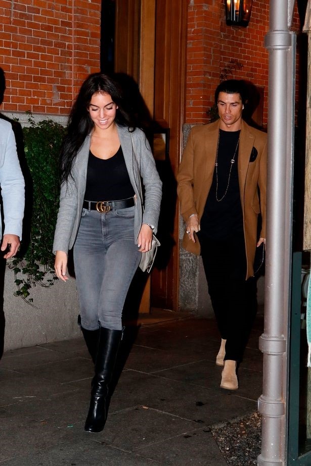 Ronaldo don sinh nhat ben me va con trai anh 6