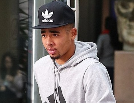 Gabriel Jesus bat dau cuoc song vuong gia tai Man City hinh anh