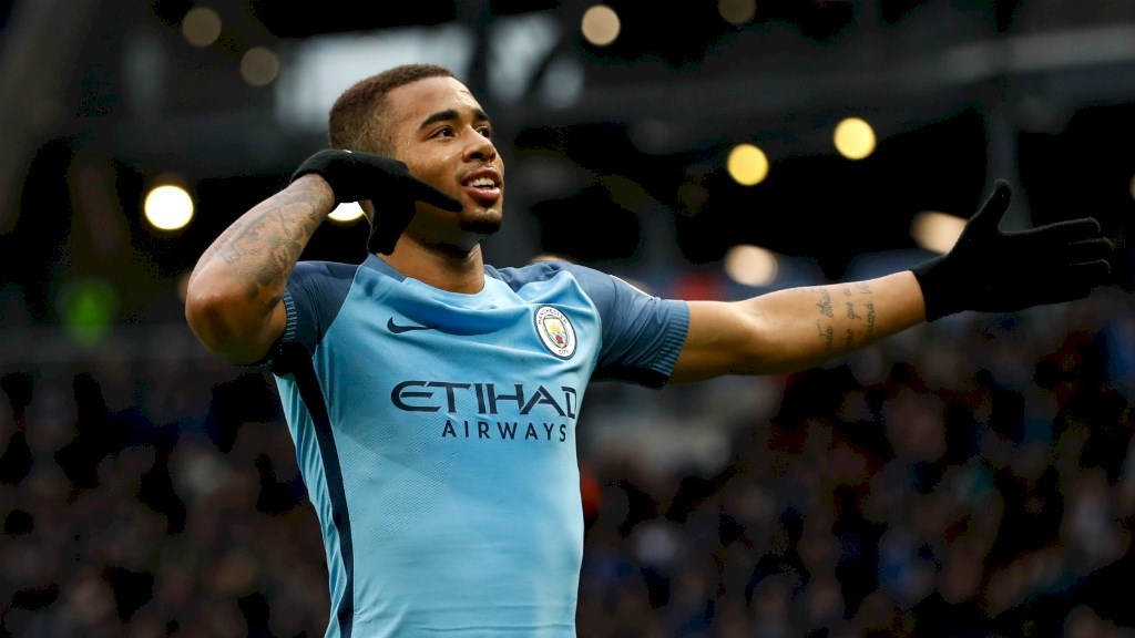 Gabriel Jesus che nhao ban gai cu bang kieu an mung la hinh anh