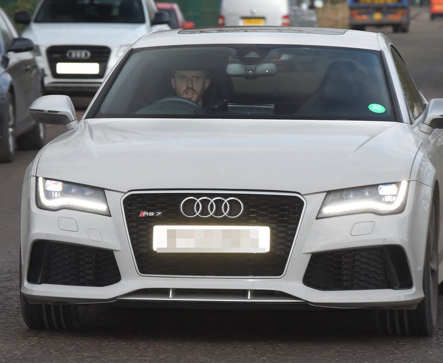 MU đón khách quý ở buổi tập ảnh 6 MU don khach quy o buoi tap anh 6