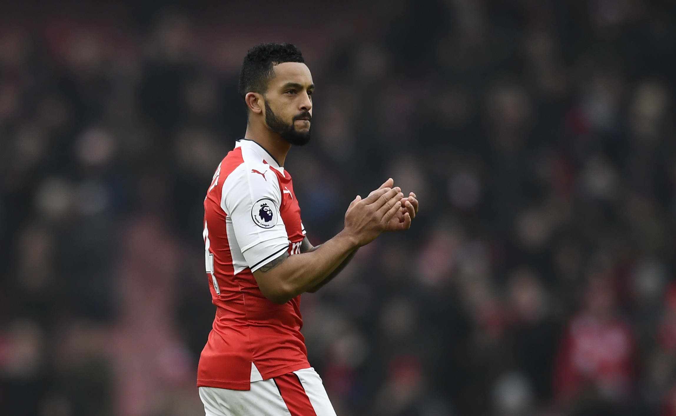 Alexis Sanchez dung tay ghi ban anh 11