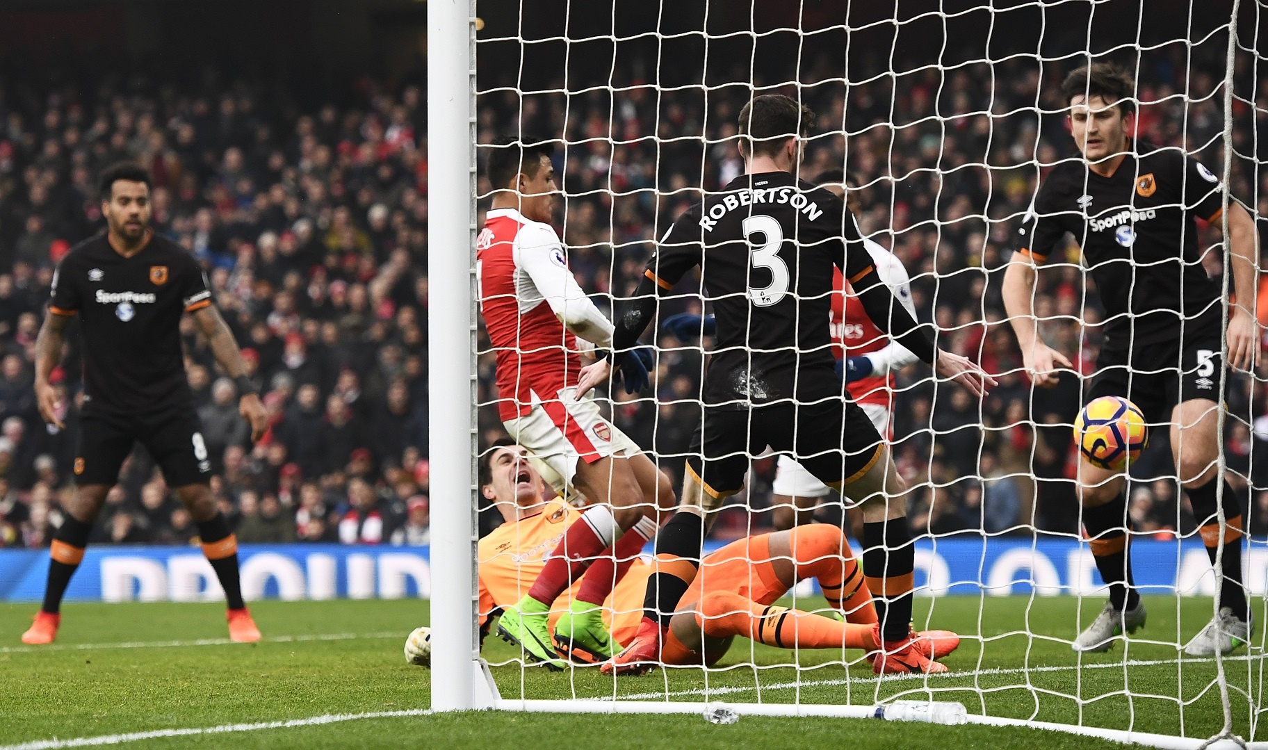 Alexis Sanchez dung tay ghi ban anh 5