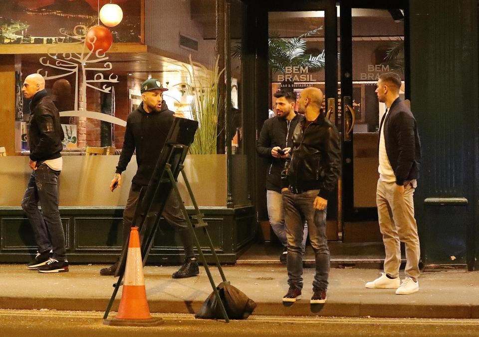 gabriel jesus ăn tối cùng Aguero ảnh 6 gabriel jesus an toi cung Aguero anh 6