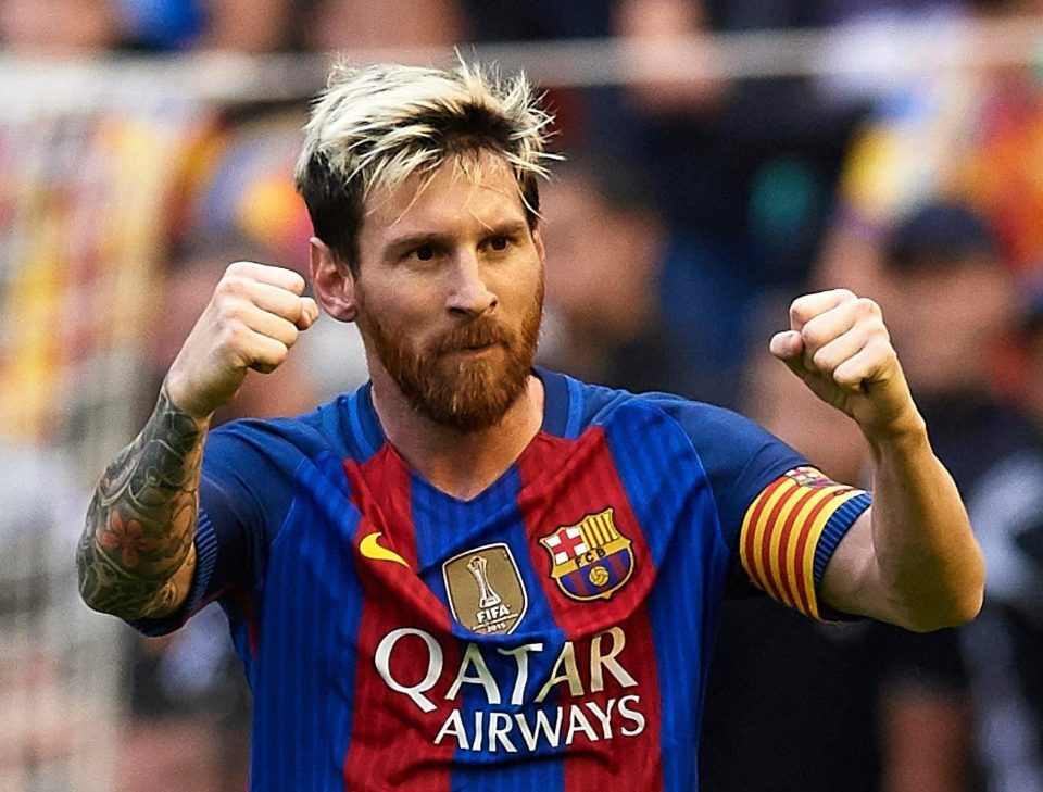 Messi chi 200.000 bang lam tu thien o que nha hinh anh