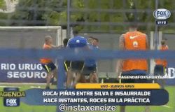 Dong doi cu cua Tevez danh nhau tren san tap hinh anh