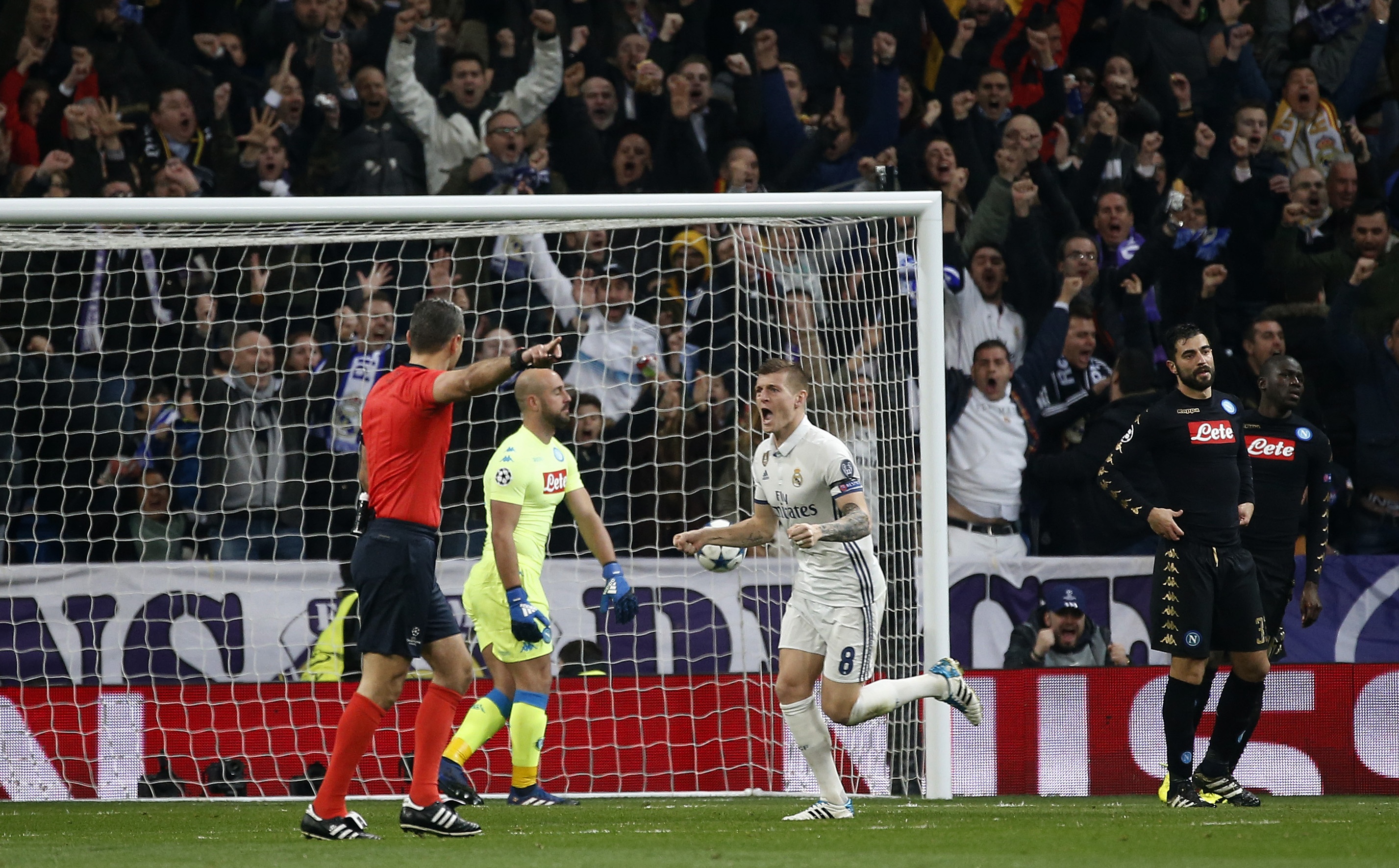 Real thang Napoli 3-1 anh 7