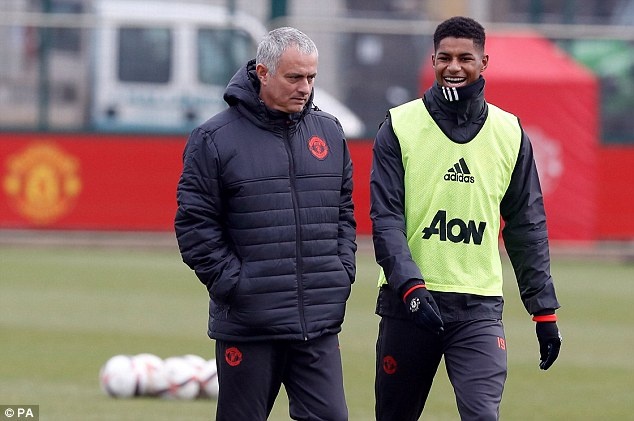 MU tap luyen chuan bi cho Europa League anh 7