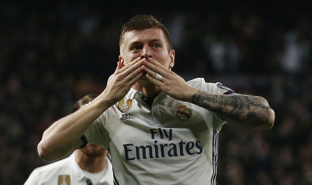 Real danh bai Napoli 3-1 bang sieu pham volley hinh anh