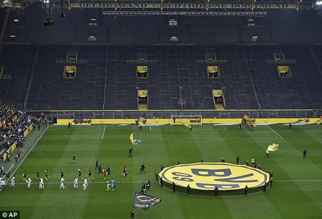 Dortmund thi đấu với khán đài trống vì án phạt ảnh 1 Dortmund thi dau voi khan dai trong vi an phat anh 1
