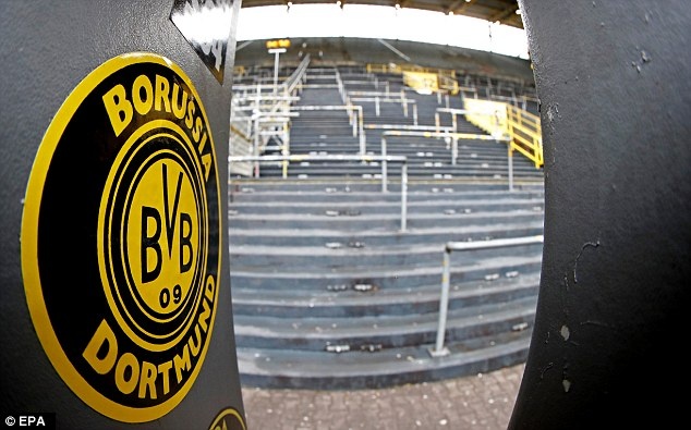 Dortmund thi đấu với khán đài trống vì án phạt ảnh 10 Dortmund thi dau voi khan dai trong vi an phat anh 10