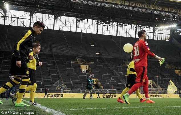 Dortmund thi đấu với khán đài trống vì án phạt ảnh 2 Dortmund thi dau voi khan dai trong vi an phat anh 2