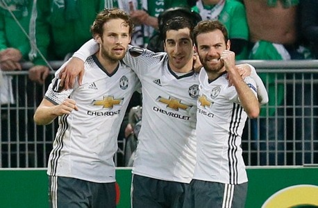 Saint Etienne vs MU (0-1): Eric Bailly nhan the do hinh anh