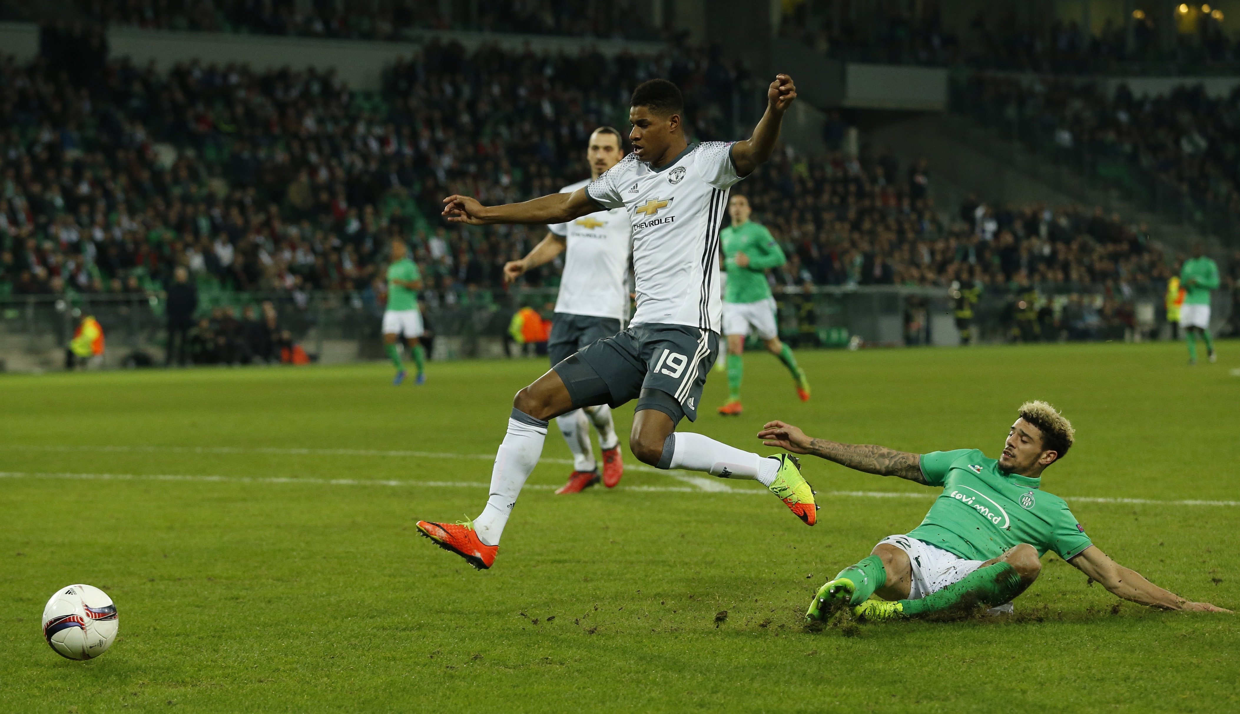 Mkhitaryan ghi ban giup MU vao vong 1/8 cup C2 anh 8