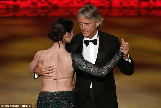 Phớt lờ Leicester, Mancini thi Bước nhảy hoàn vũ ảnh 2 Phot lo Leicester, Mancini thi Buoc nhay hoan vu anh 2