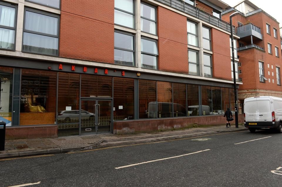 Pogba bi tan cong vi tu choi ky tang ao dau anh 1