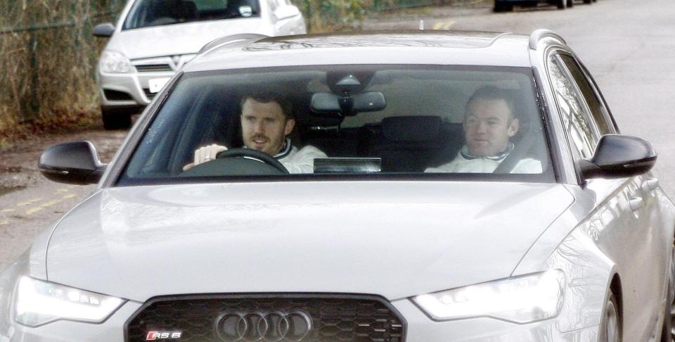 Mata nhờ bạn gái đưa đến sân tập ảnh 1 Mata nho ban gai dua den san tap anh 1