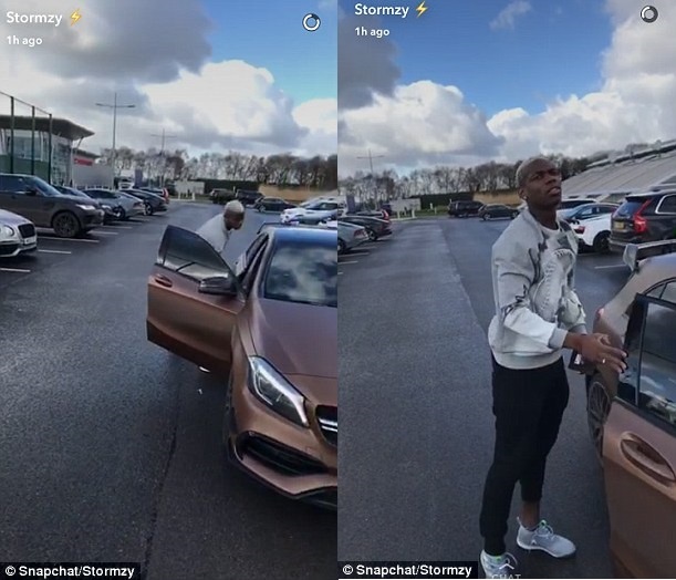 MU đón khách quý ở buổi tập ảnh 7 MU don khach quy o buoi tap anh 7