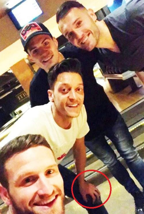 Oezil bi mat dinh hon voi hoa hau Tho Nhi Ky anh 1