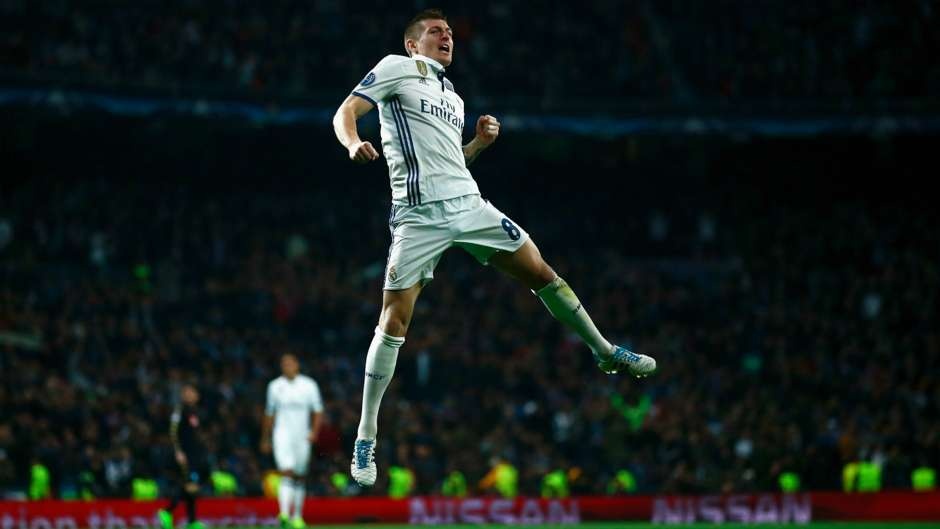 Ronaldo mat hut o doi hinh hay nhat chau Au anh 8