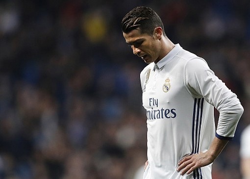 Ronaldo bien mat o doi hinh hay nhat chau Au mua nay hinh anh