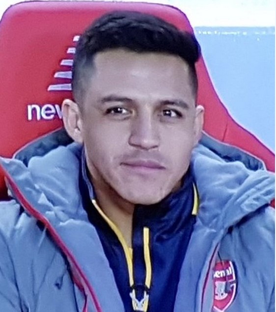 Wenger giai thich ly do de Sanchez ngoi du bi anh 2