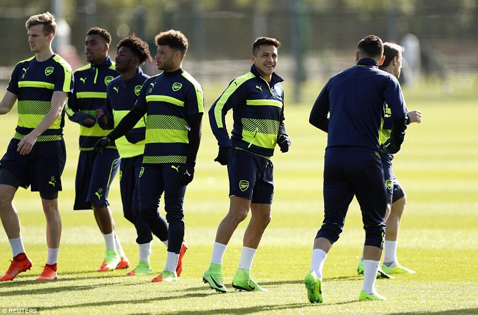 Cech deo gang tay 'nguoi may' trong buoi tap anh 7