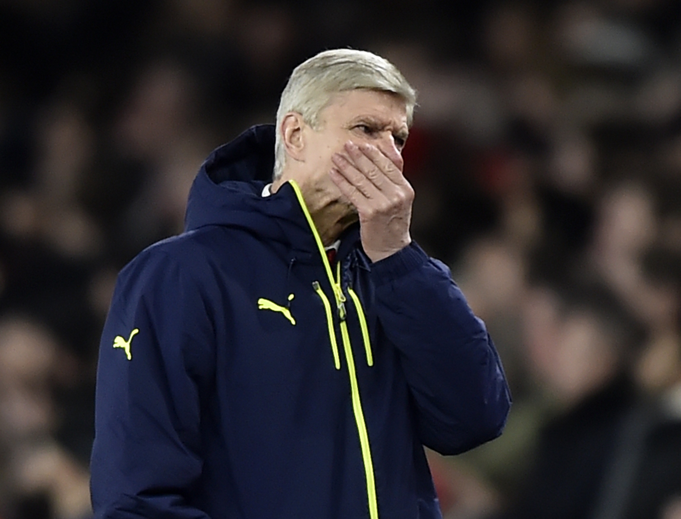 Koscielny nhan the do, Arsenal thua Bayern 2-10 sau 2 luot tran hinh anh