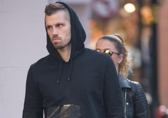 Schneiderlin tro lai Manchester chuan bi cho le cuoi hinh anh