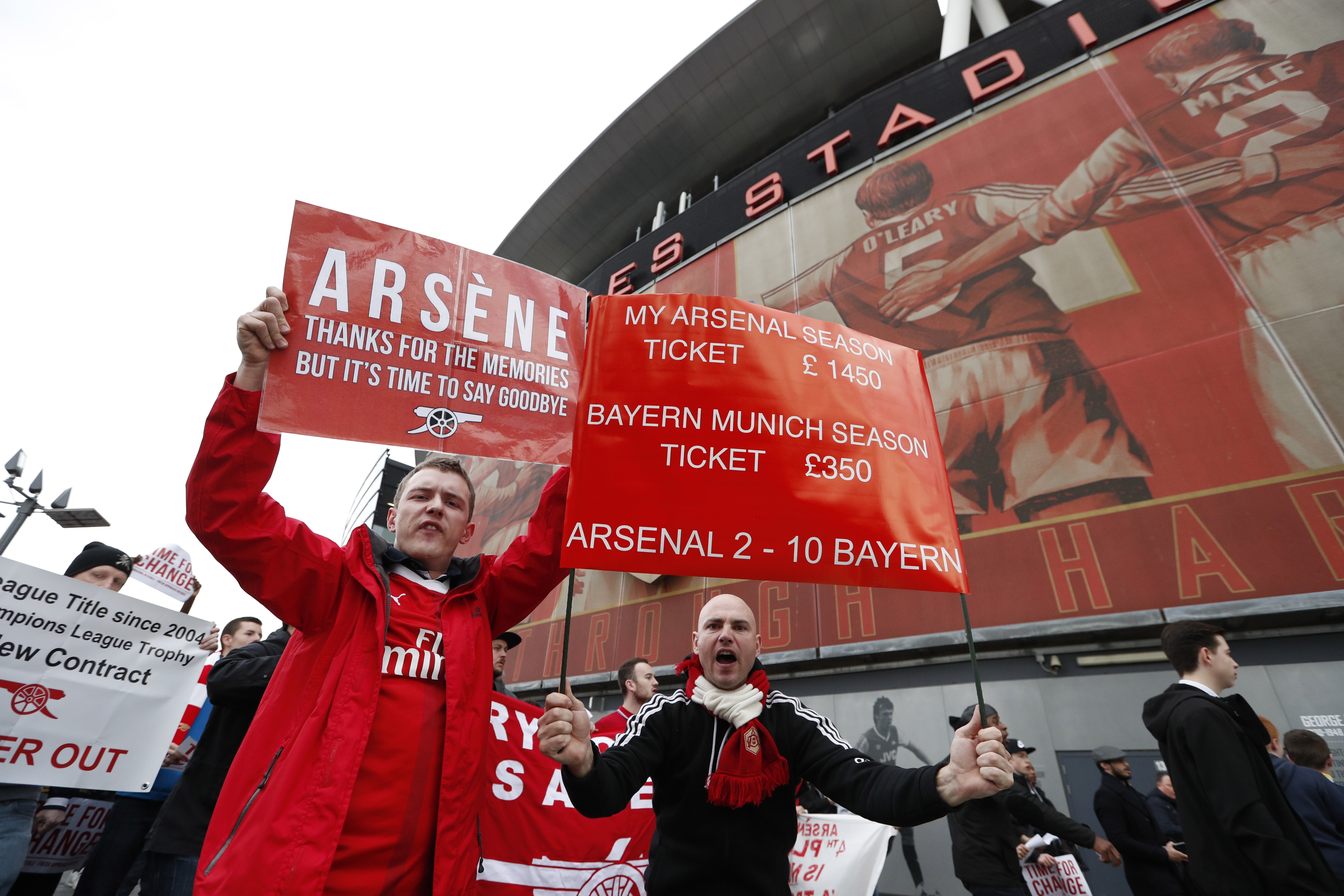 CDV Arsenal bieu tinh lan 2 doi sa thai  Wenger anh 2