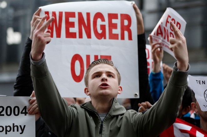 CDV Arsenal bieu tinh lan 2 doi sa thai Wenger hinh anh