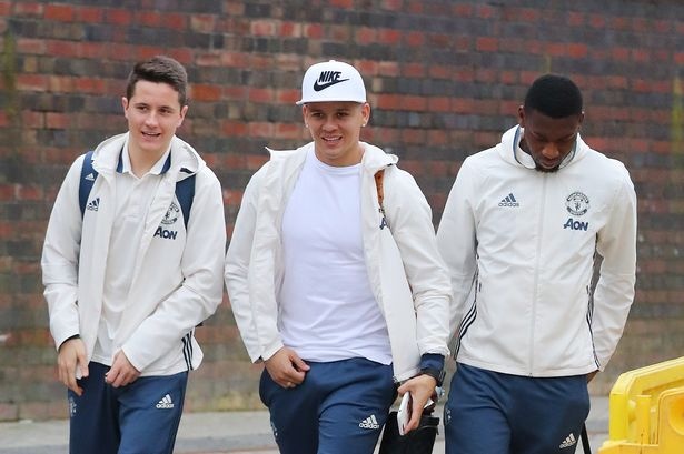 Mourinho mang doi hinh khong tien dao anh 2