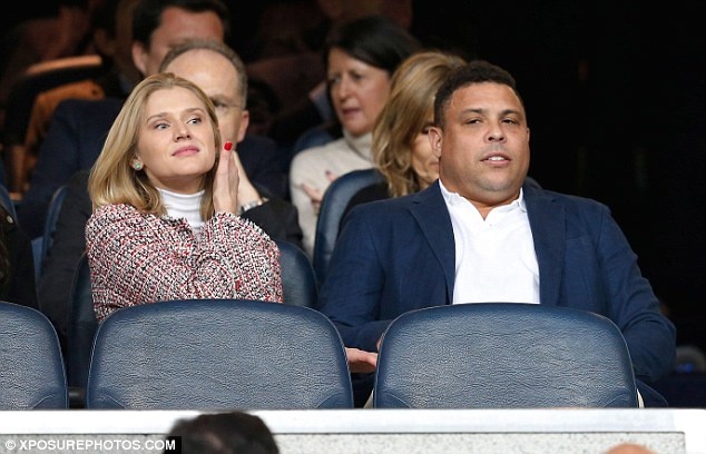 Bạn gái nhìn Ronaldo phá 2 kỷ lục ảnh 6 Ban gai nhin Ronaldo pha 2 ky luc anh 6