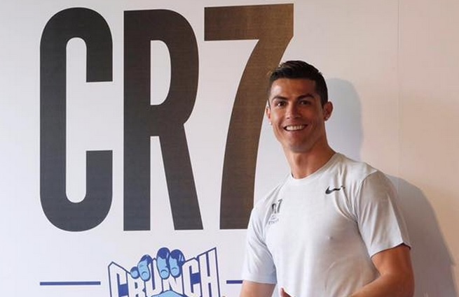 Ronaldo mo cua mien phi phong gym den het thang 3 hinh anh