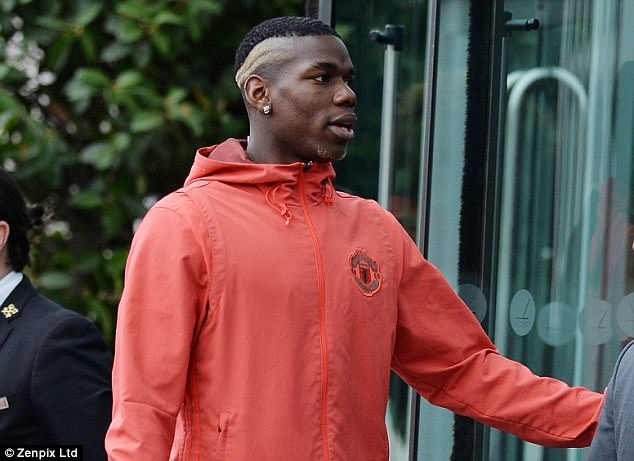 Pogba trở lại tóc đen sau 2 tháng nhuộm vàng ảnh 1 Pogba tro lai toc den sau 2 thang nhuom vang anh 1