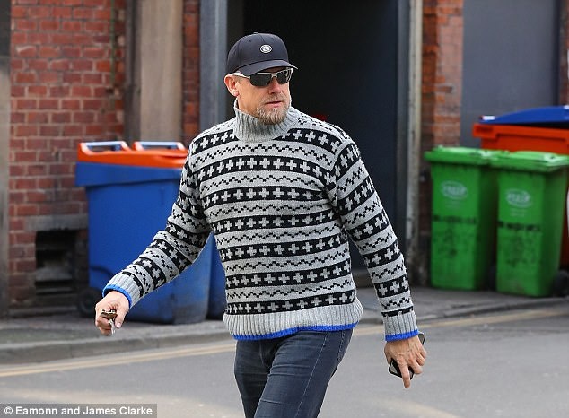 Cha con Schmeichel mở tiệc ăn mừng ảnh 3 Cha con Schmeichel mo tiec an mung anh 3