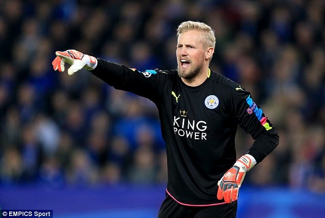 Cha con Schmeichel mo tiec an mung anh 4