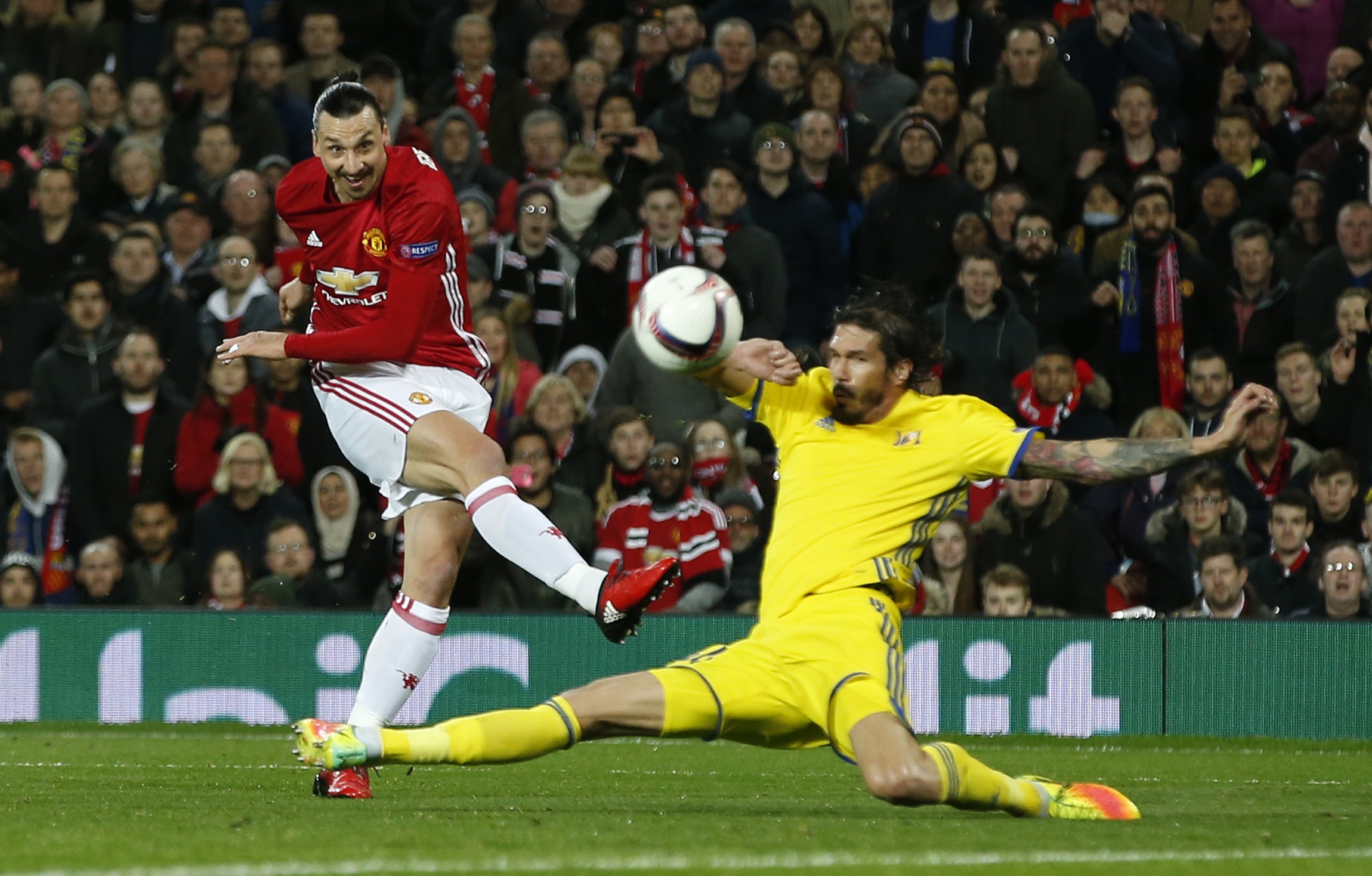 Mata lap cong dua MU vao tu ket Europa League anh 5