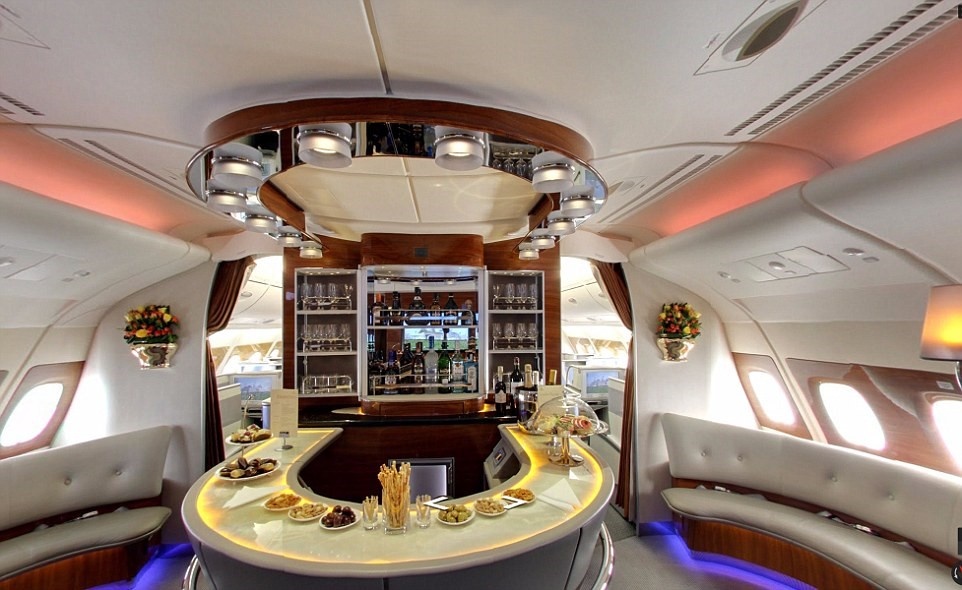 Real ra mắt máy bay Airbus A380 ảnh 6 Real ra mat may bay Airbus A380 anh 6